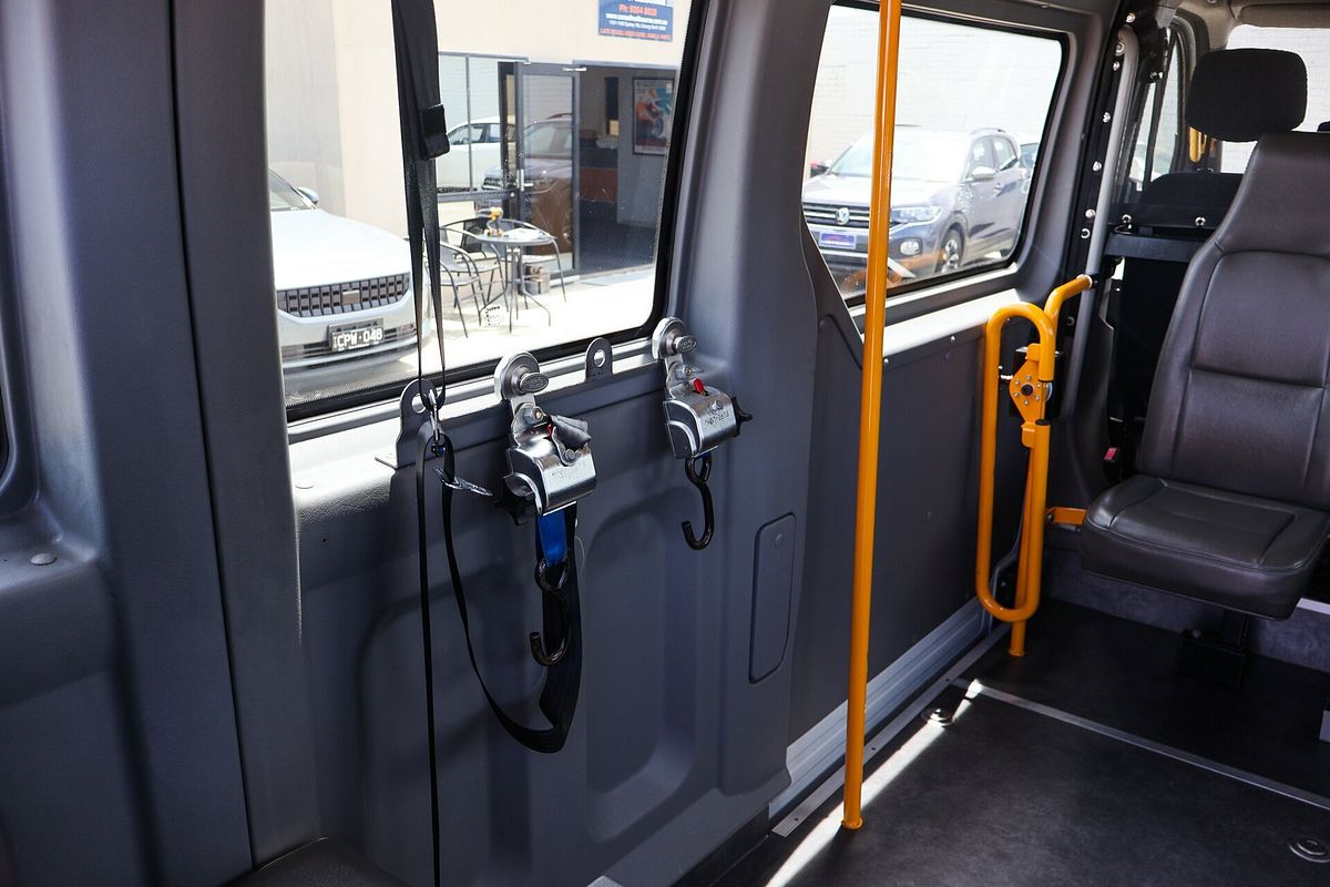 2017 Renault Master X62 LWB Mid Roof