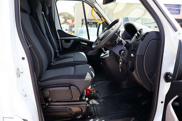 2017 Renault Master X62 LWB Mid Roof