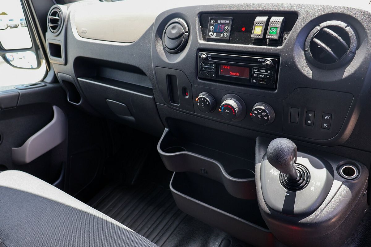 2017 Renault Master X62 LWB Mid Roof