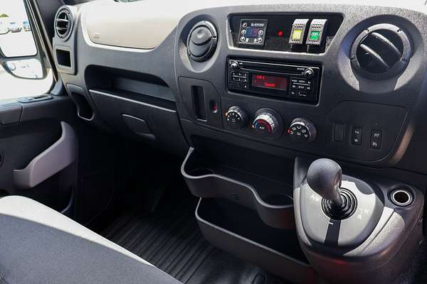 2017 Renault Master X62 LWB Mid Roof