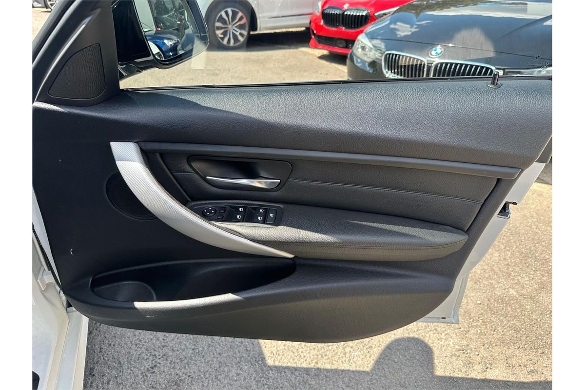 2014 BMW 3 Series 320i Luxury Line F30