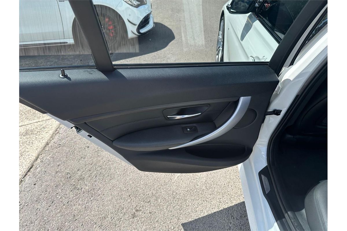 2014 BMW 3 Series 320i Luxury Line F30