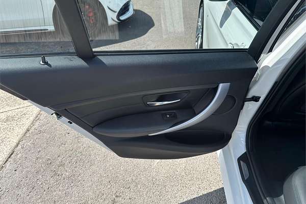 2014 BMW 3 Series 320i Luxury Line F30