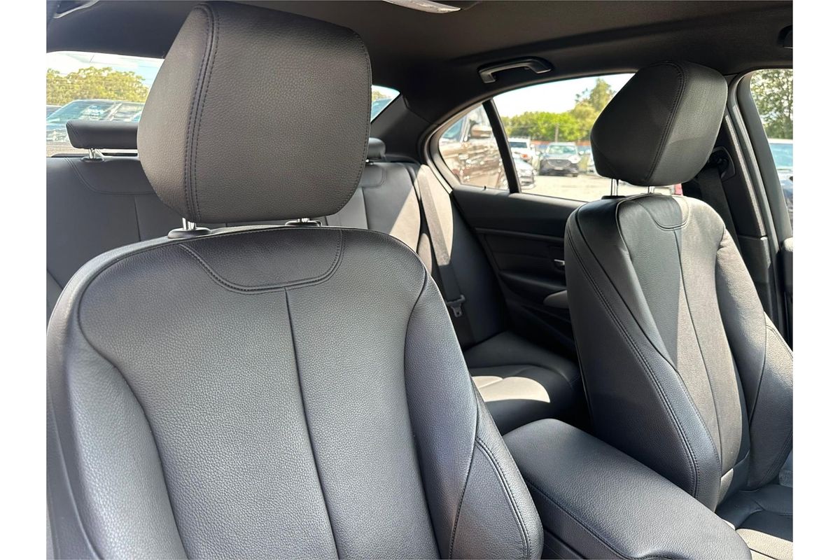 2014 BMW 3 Series 320i Luxury Line F30