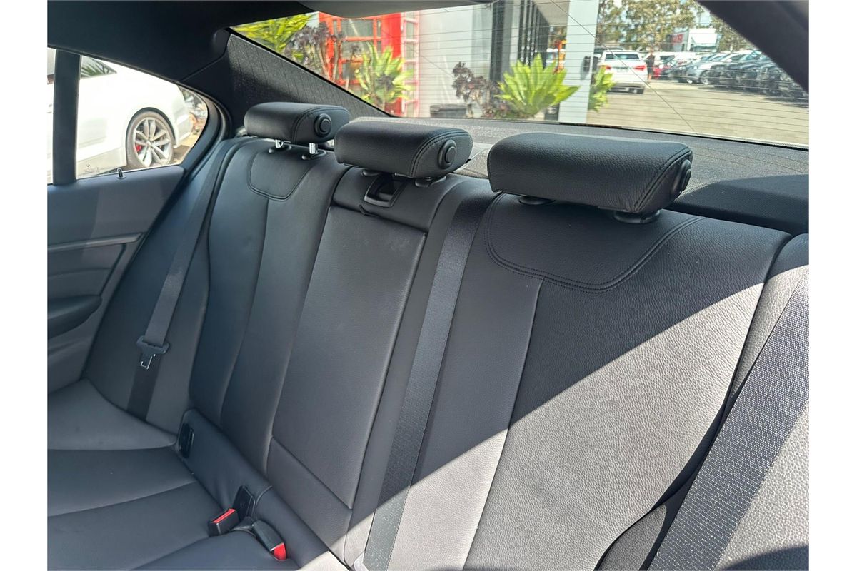 2014 BMW 3 Series 320i Luxury Line F30