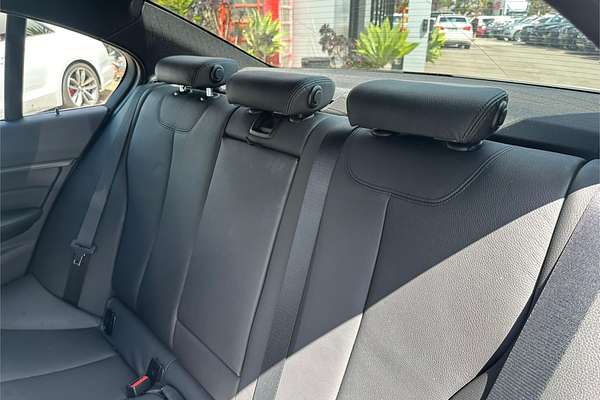 2014 BMW 3 Series 320i Luxury Line F30