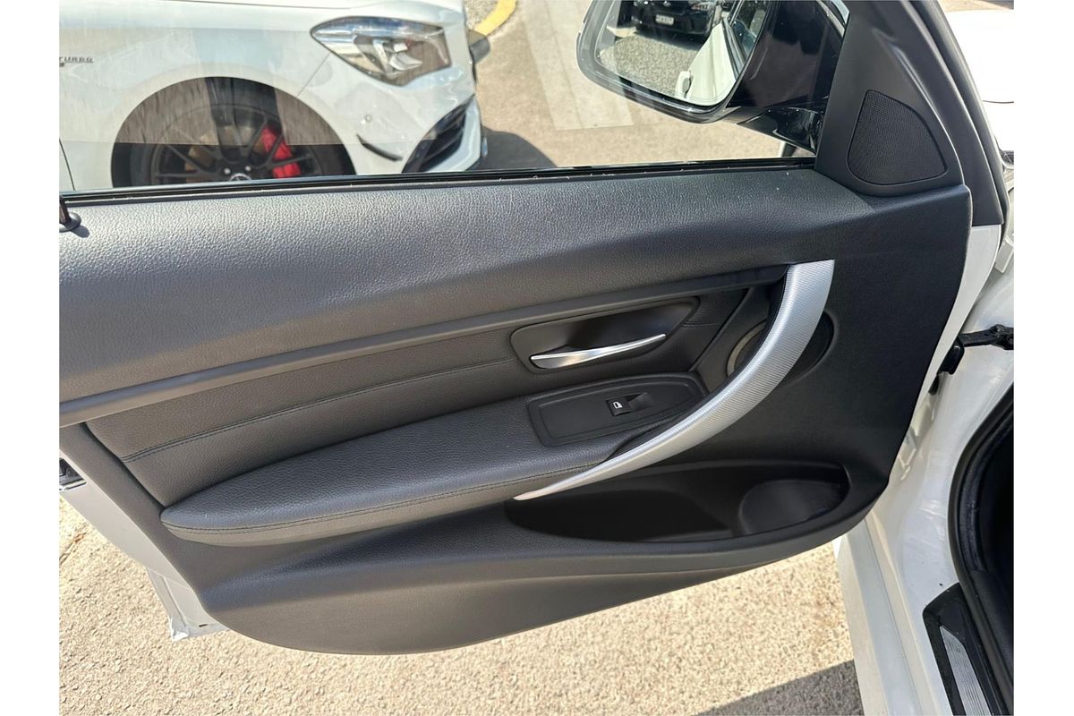 2014 BMW 3 Series 320i Luxury Line F30