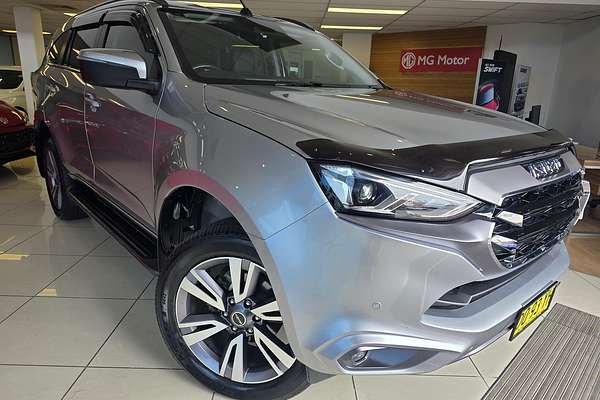 2022 Isuzu MU-X LS-T