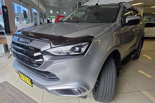 2022 Isuzu MU-X LS-T