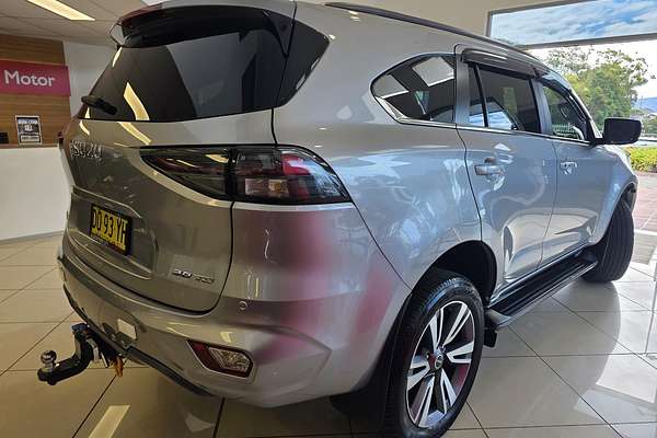 2022 Isuzu MU-X LS-T