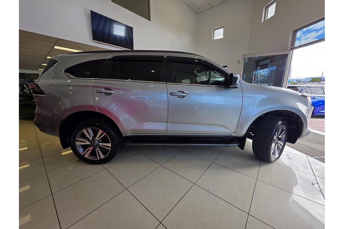 2022 Isuzu MU-X LS-T