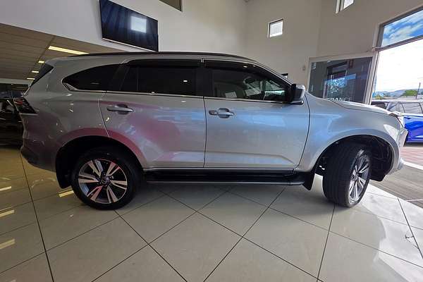 2022 Isuzu MU-X LS-T