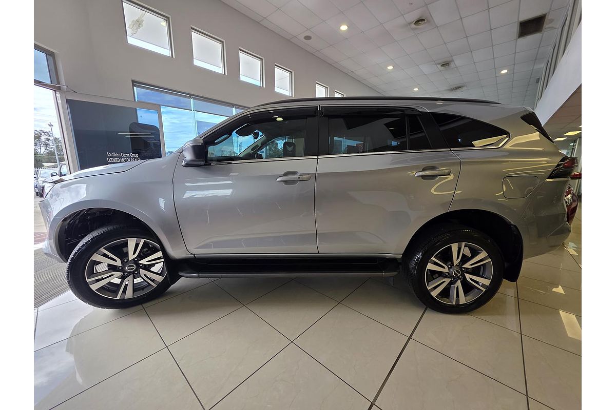 2022 Isuzu MU-X LS-T