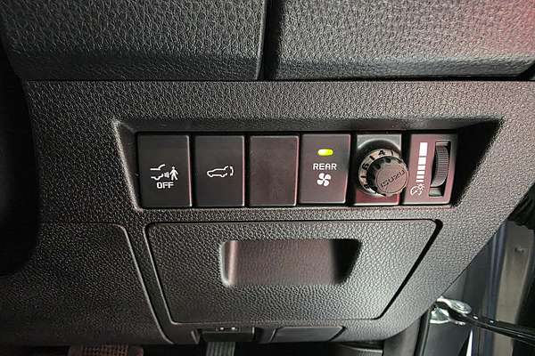 2022 Isuzu MU-X LS-T