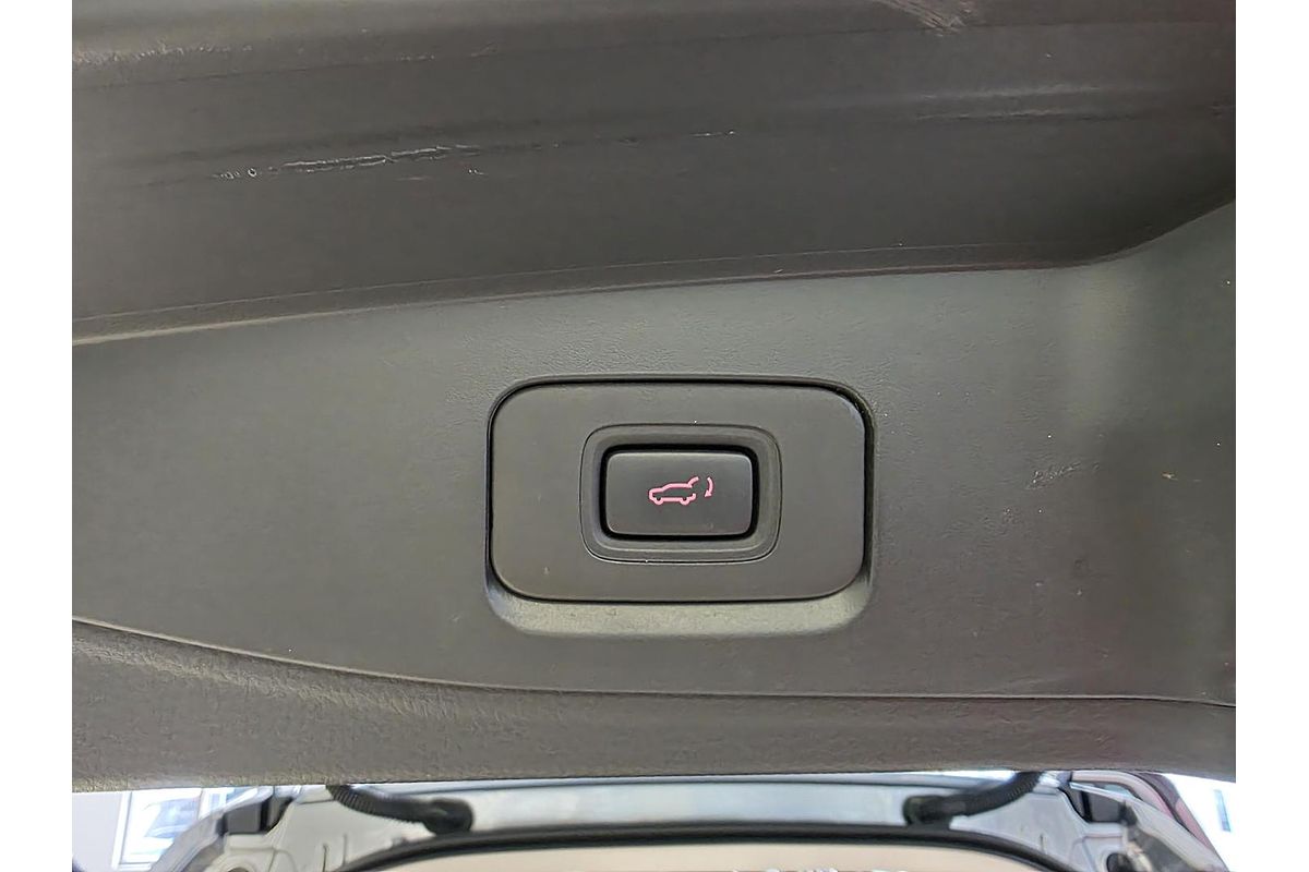 2022 Isuzu MU-X LS-T