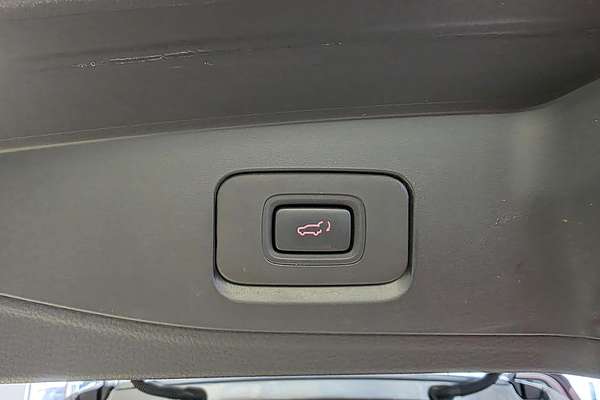 2022 Isuzu MU-X LS-T