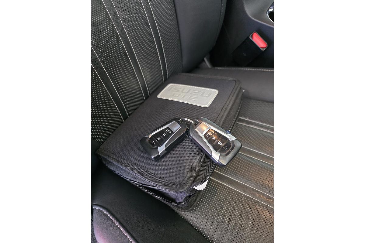 2022 Isuzu MU-X LS-T