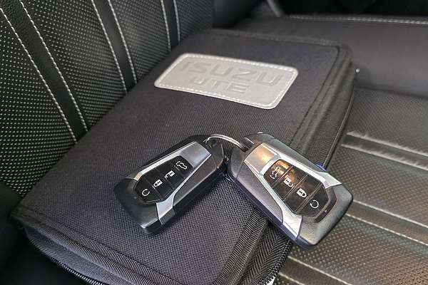 2022 Isuzu MU-X LS-T