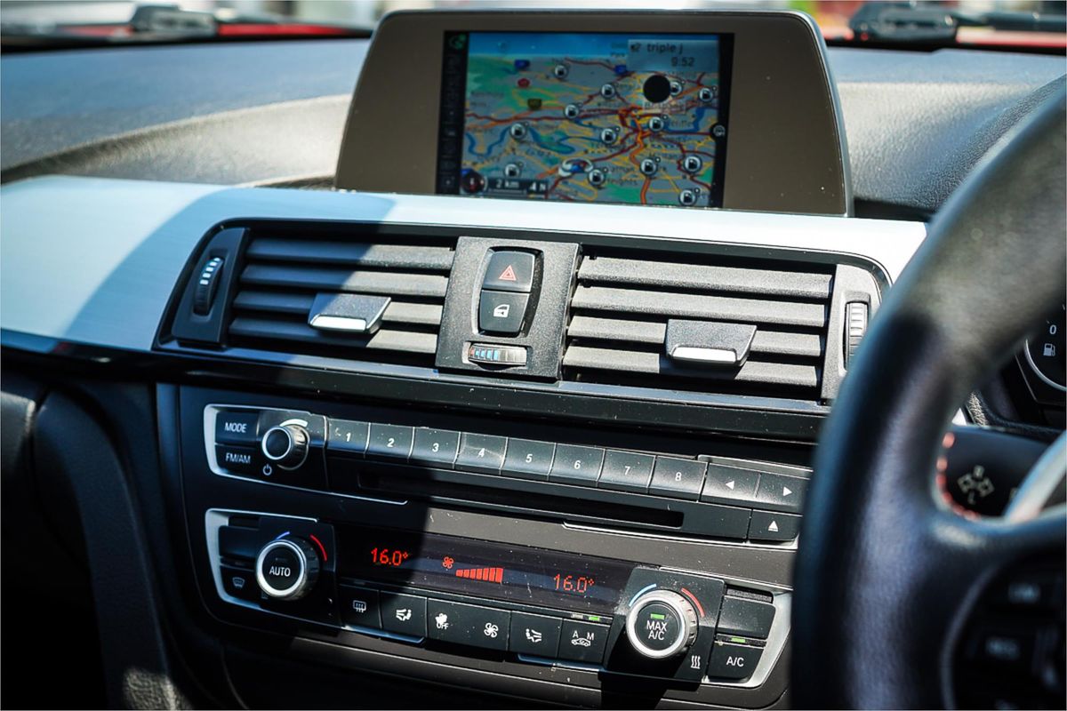 2014 BMW 3 20i HIGH LINE F30 MY14 UPGRADE