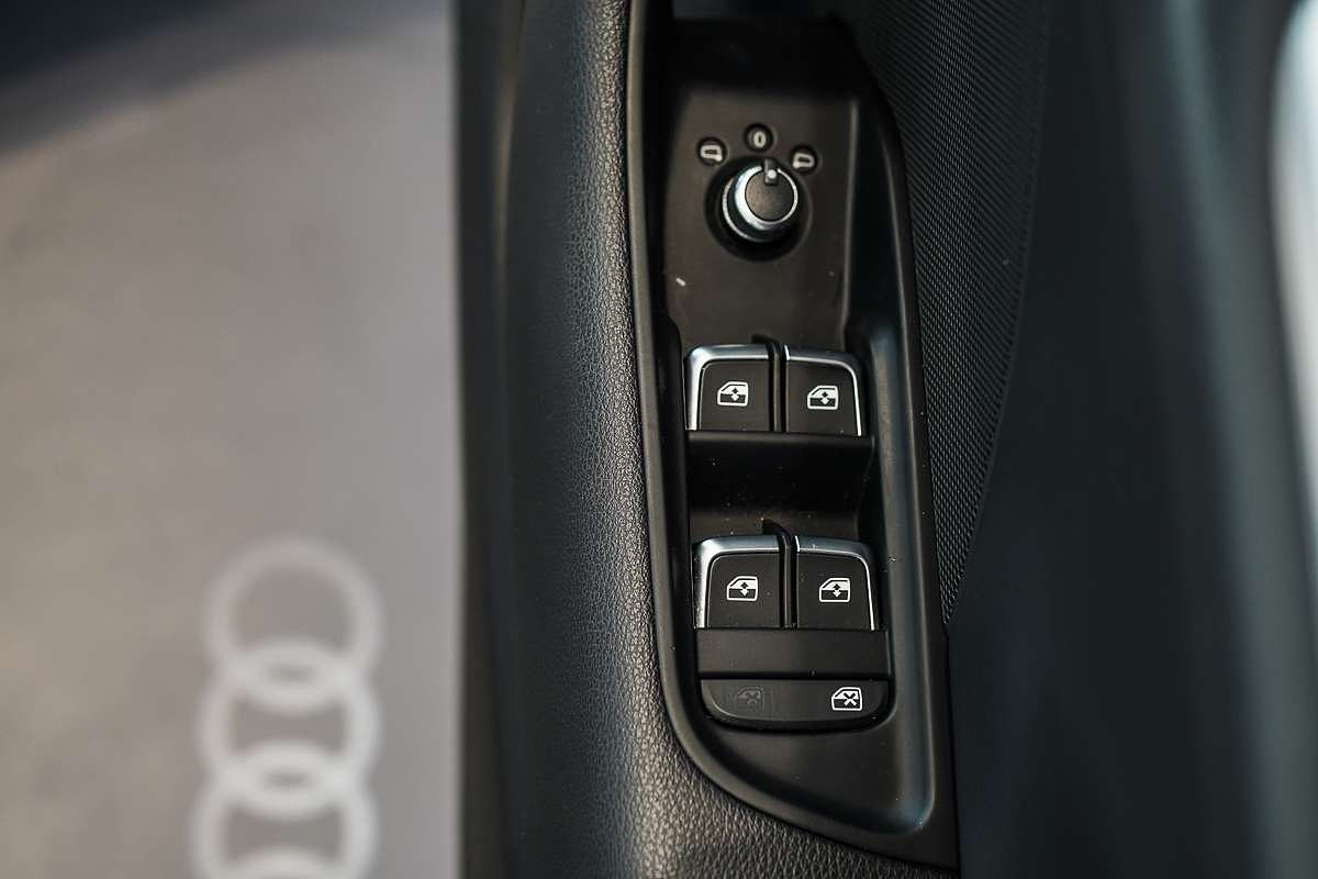 2020 Audi A3 35 TFSI S line plus 8V