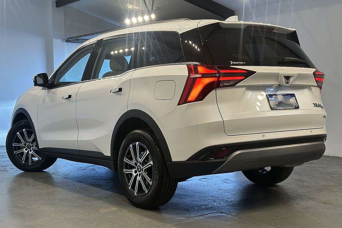 2025 Mahindra XUV700 AX7L