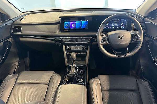 2025 Mahindra XUV700 AX7L