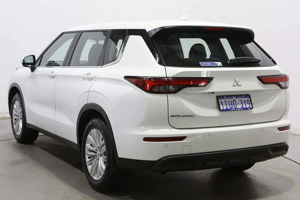 2023 Mitsubishi Outlander ES ZM