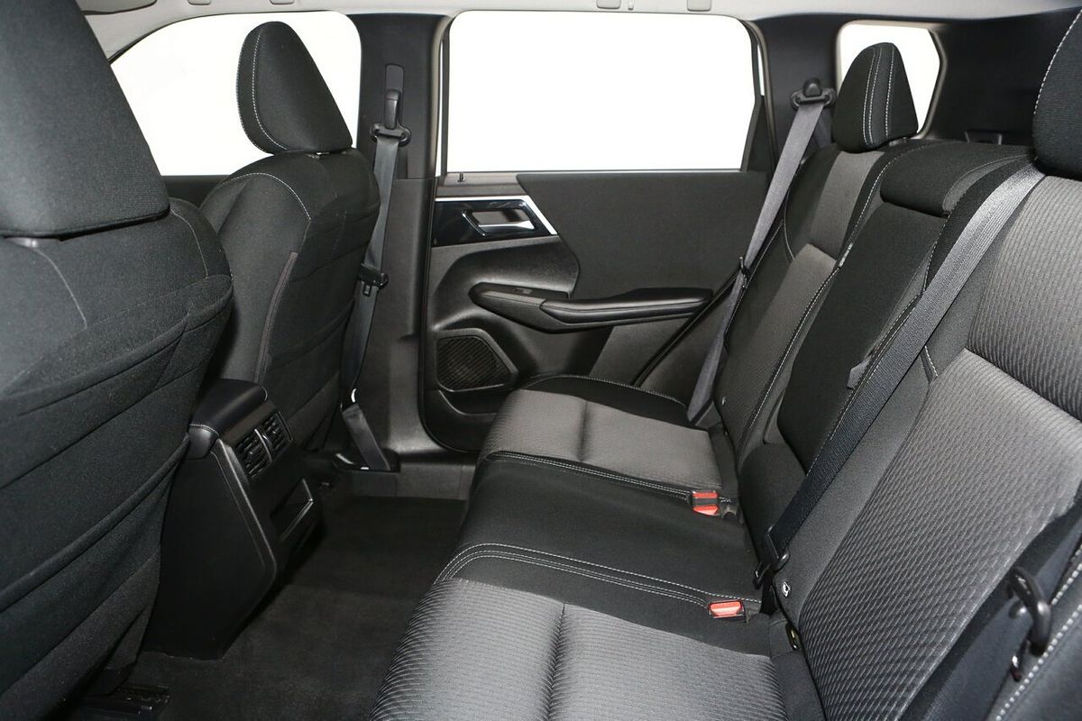 2023 Mitsubishi Outlander ES ZM