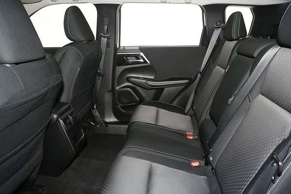 2023 Mitsubishi Outlander ES ZM