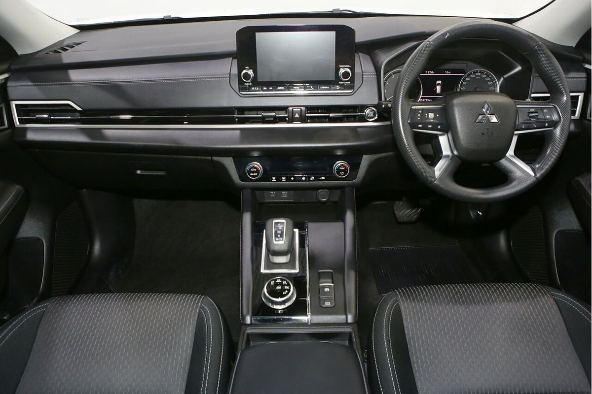 2023 Mitsubishi Outlander ES ZM