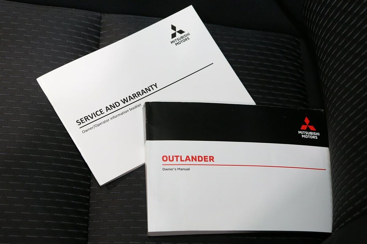 2023 Mitsubishi Outlander ES ZM