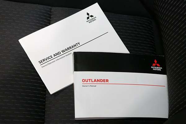 2023 Mitsubishi Outlander ES ZM