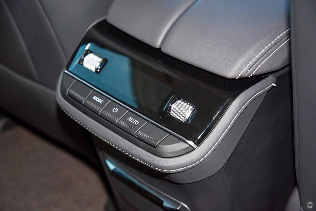 2025 LDV D90 Executive SV9A