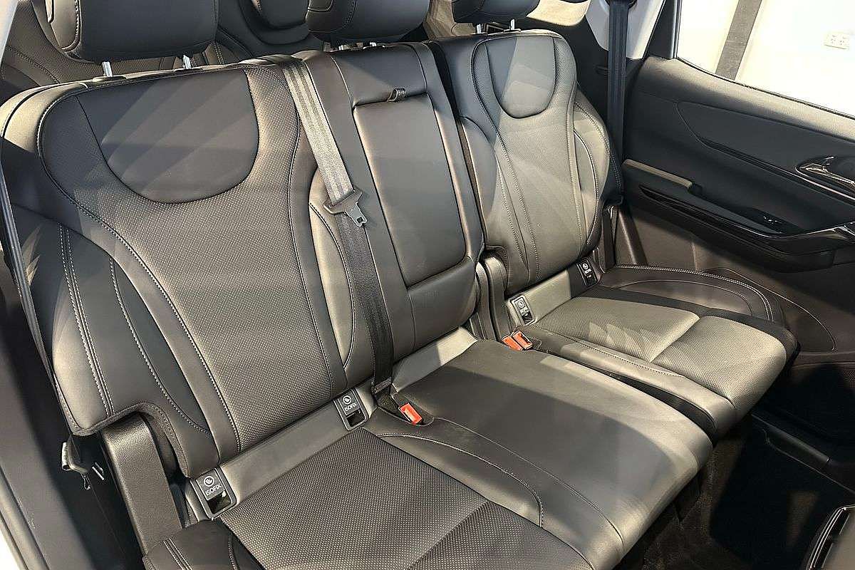 2025 Mahindra XUV700 AX7L