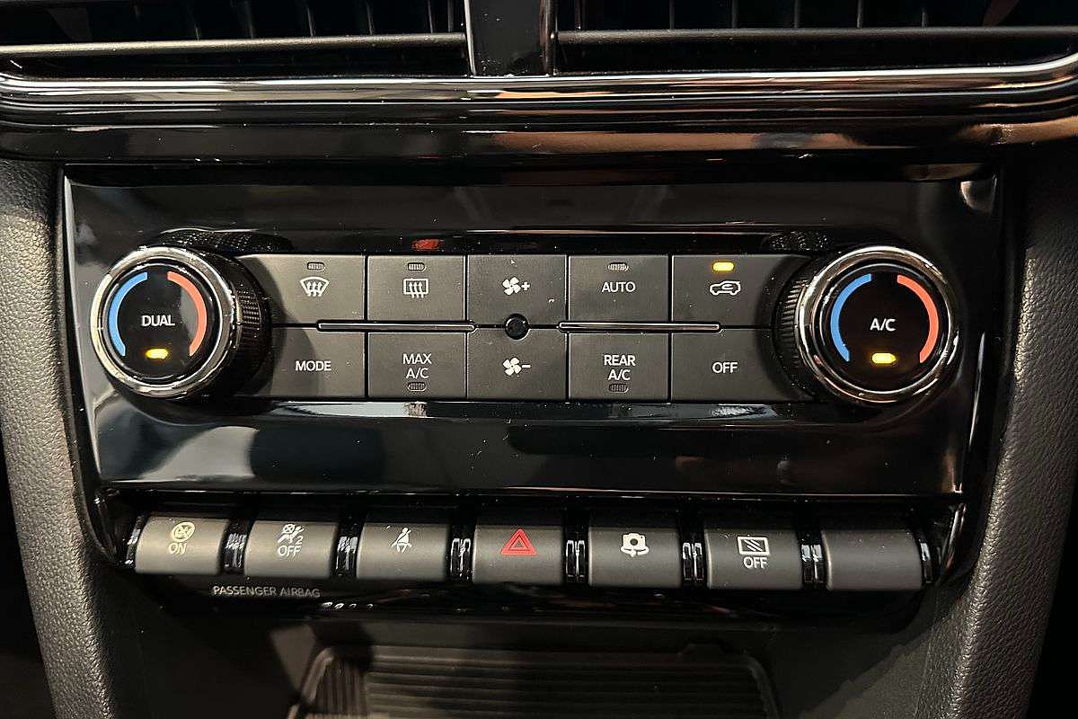 2025 Mahindra XUV700 AX7L