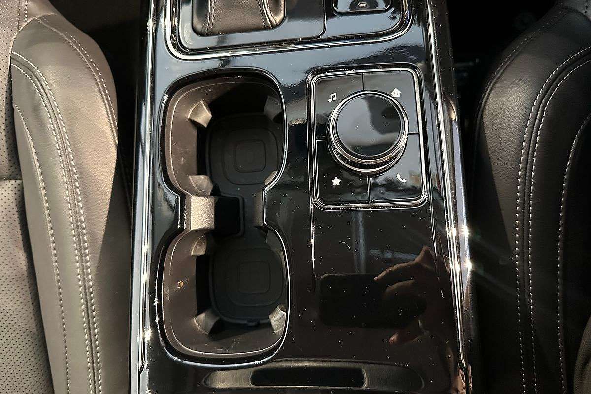 2025 Mahindra XUV700 AX7L