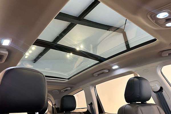 2025 Mahindra XUV700 AX7L