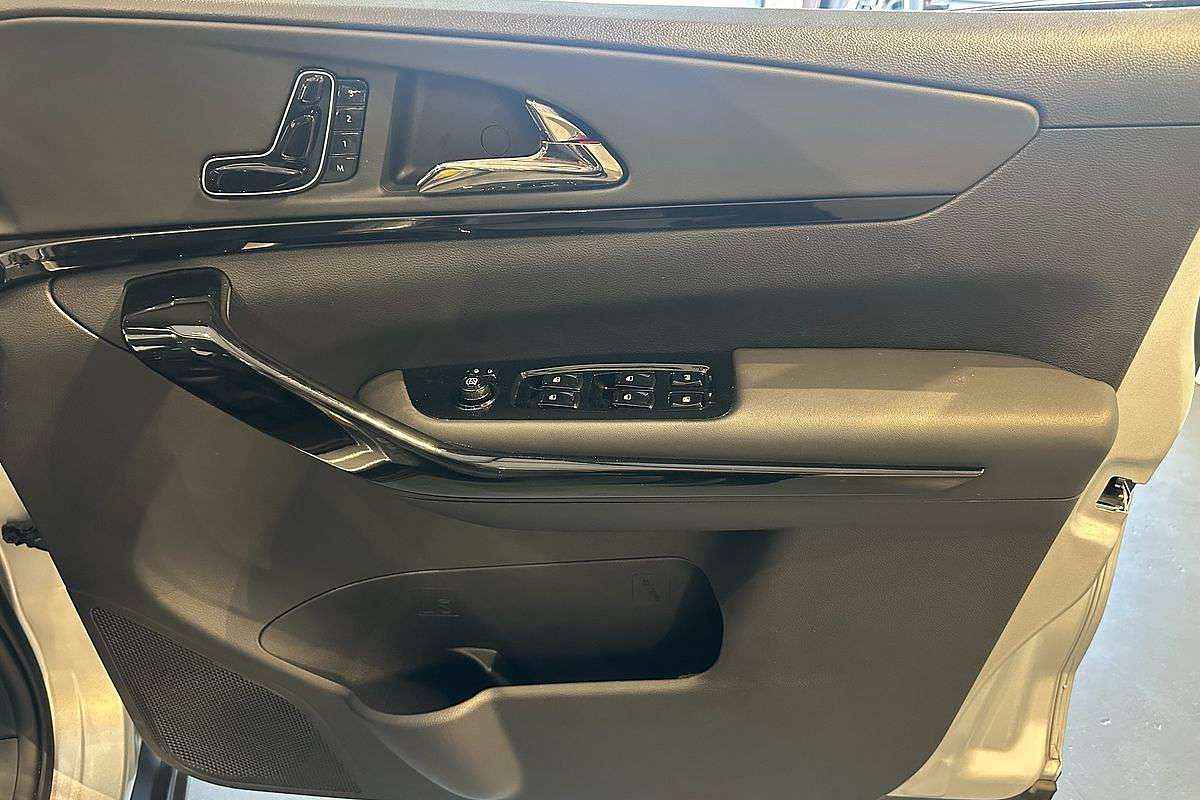 2025 Mahindra XUV700 AX7L