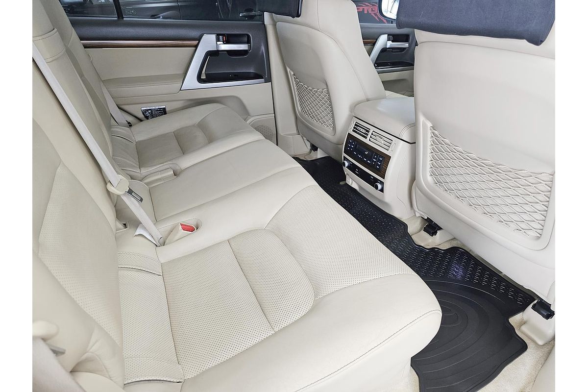 2016 Toyota Landcruiser Sahara VDJ200R