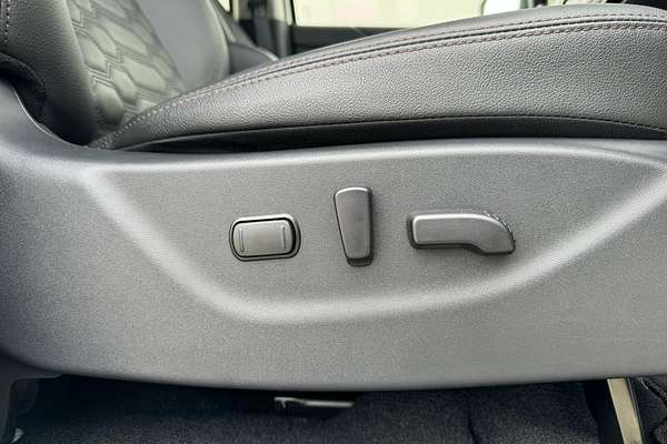 2025 Nissan Navara ST-X D23 4X4