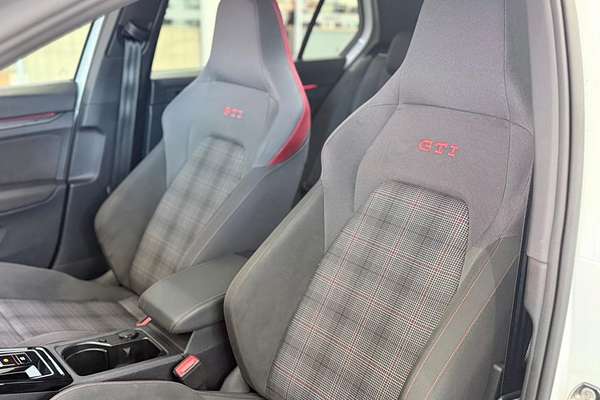 2022 Volkswagen Golf GTI 8