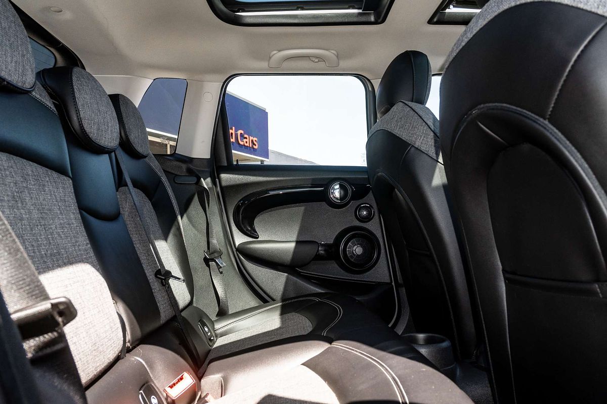 2020 MINI Hatch Cooper Classic F55 LCI