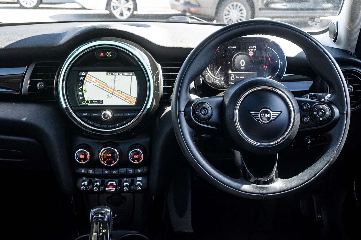 2020 MINI Hatch Cooper Classic F55 LCI