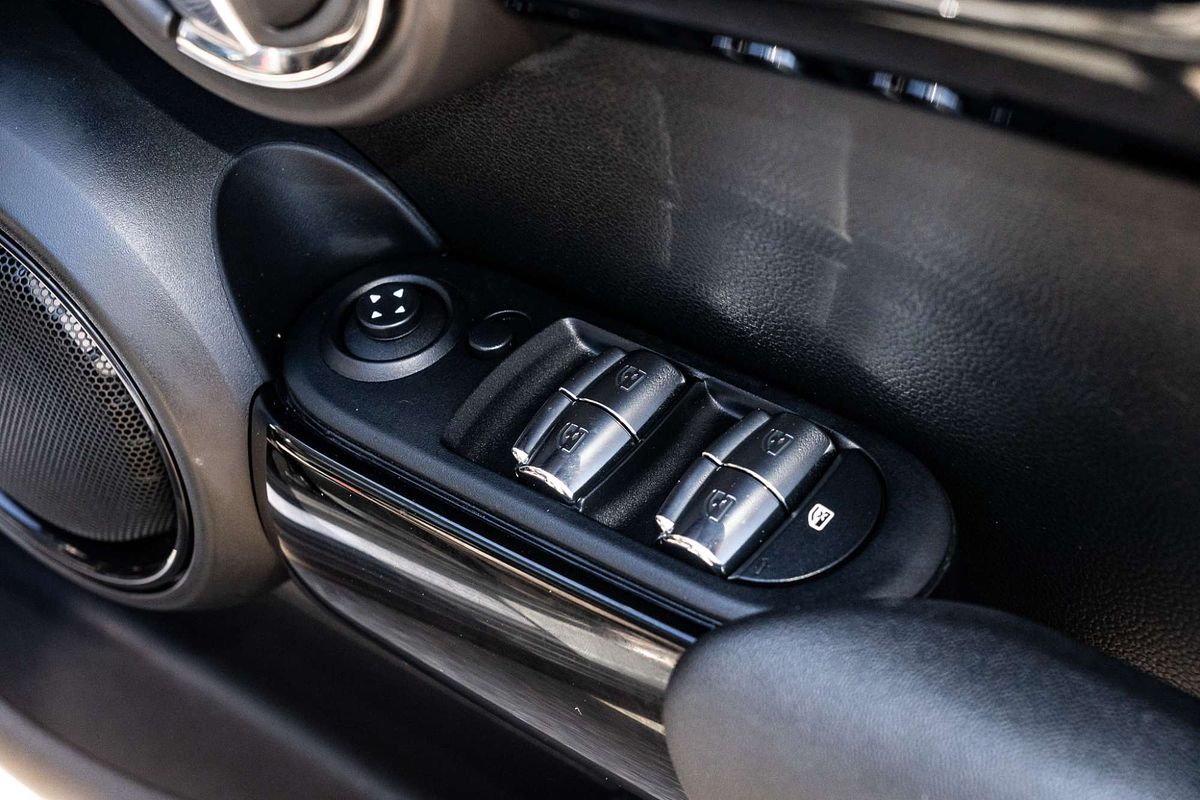 2020 MINI Hatch Cooper Classic F55 LCI