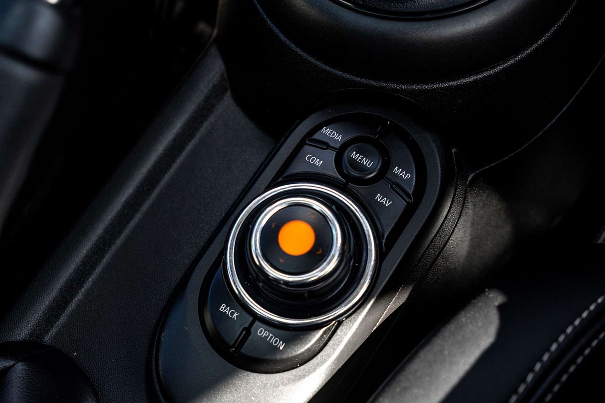 2020 MINI Hatch Cooper Classic F55 LCI