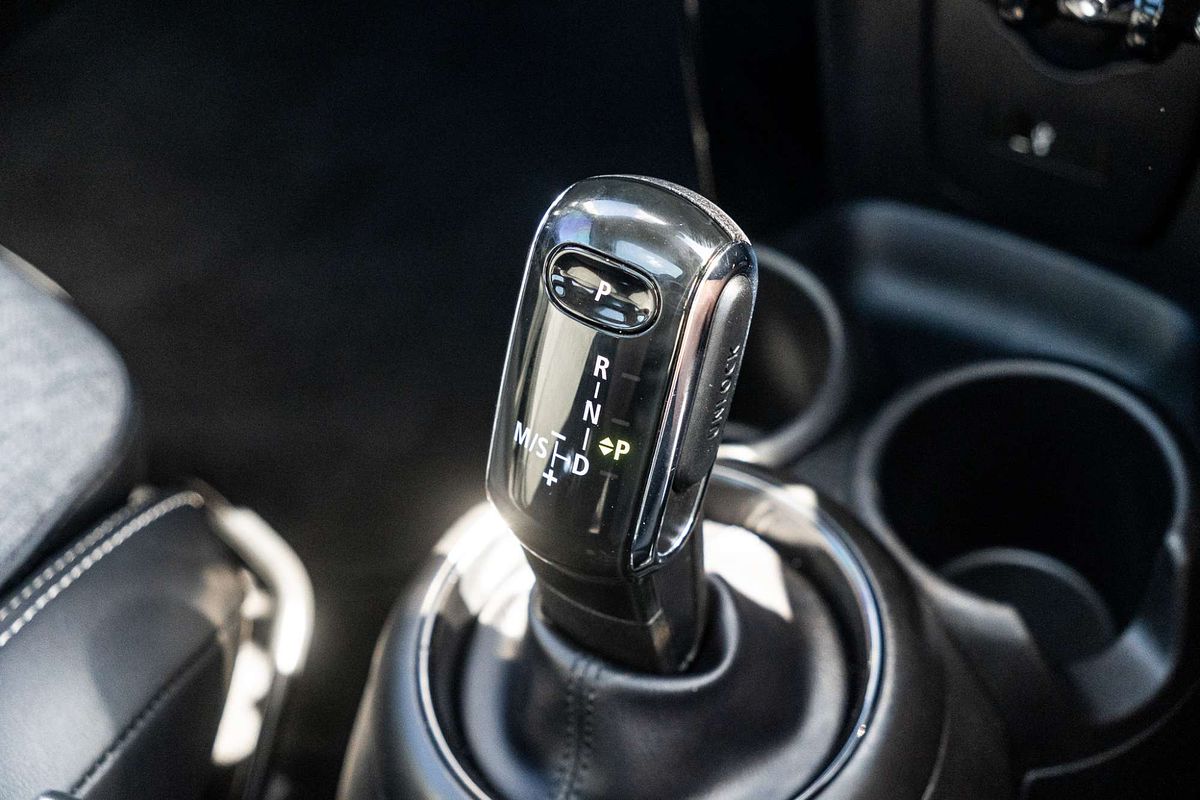 2020 MINI Hatch Cooper Classic F55 LCI