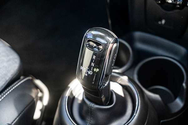 2020 MINI Hatch Cooper Classic F55 LCI