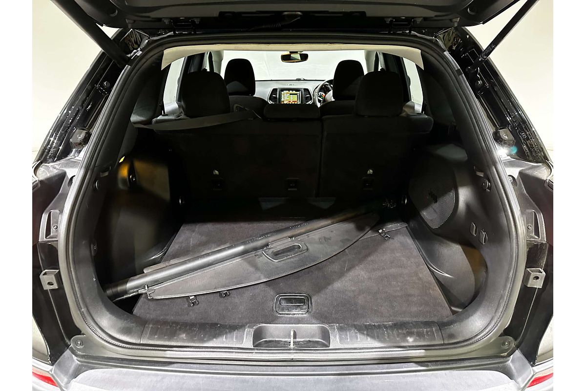 2019 Jeep Cherokee Night Eagle KL