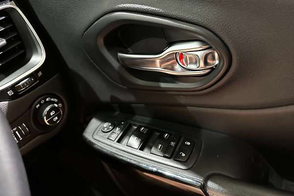 2019 Jeep Cherokee Night Eagle KL