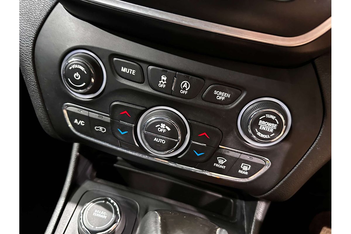 2019 Jeep Cherokee Night Eagle KL